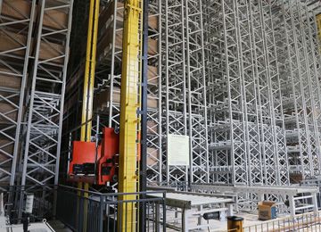 堆垛機(jī)和貨架分開采購可以嗎？深圳重型貨架供應(yīng)商解析【易達(dá)貨架】