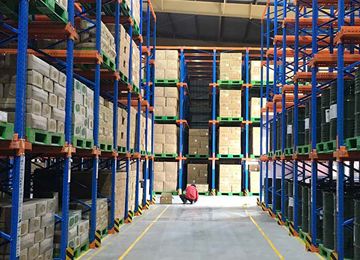 用于冷庫(kù)的清溪重型倉(cāng)儲(chǔ)貨架需要靜電導(dǎo)出嗎？【易達(dá)貨架】