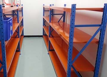 厚街東莞倉儲(chǔ)貨架源頭工廠的優(yōu)勢【易達(dá)貨架】