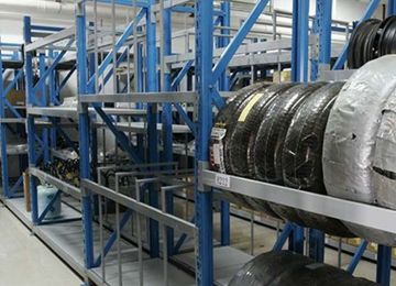 深圳沙井倉庫貨架輪胎貨架有哪些？【易達(dá)貨架】