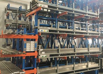 看了佛山懸臂臂式貨架這些特點(diǎn)，就知道怎么定制了【易達(dá)貨架】