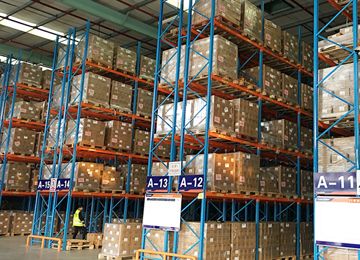 高位貨架被撞歪怎么修復(fù)？廣東省物流貨架工廠解析【易達(dá)貨架】