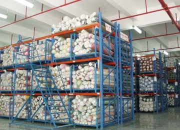 卷狀面料存儲(chǔ)使用哪種貨架倉(cāng)儲(chǔ)架？珠海中山貨架廠解析【易達(dá)貨架】