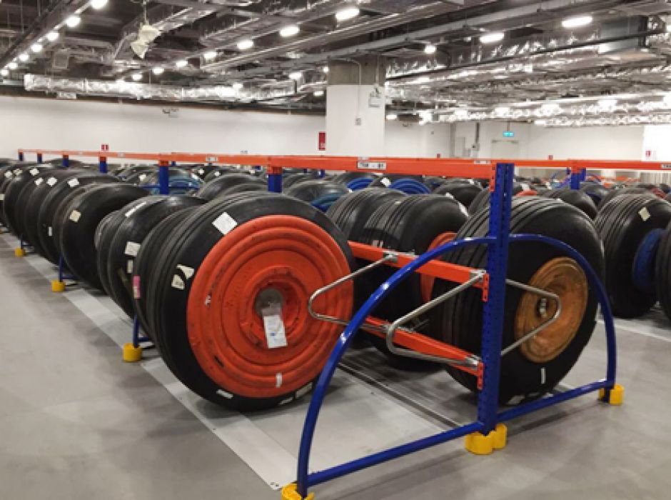 香港國際機(jī)場輪胎專用倉儲貨架【易達(dá)貨架】