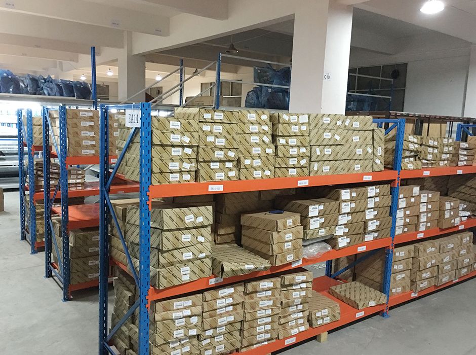 路路達(dá)汽車用品廣州擱板式貨架【易達(dá)貨架】