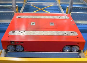 自動(dòng)精準(zhǔn)換層的桂林倉(cāng)儲(chǔ)貨架四向穿梭車立體庫(kù)【易達(dá)貨架】