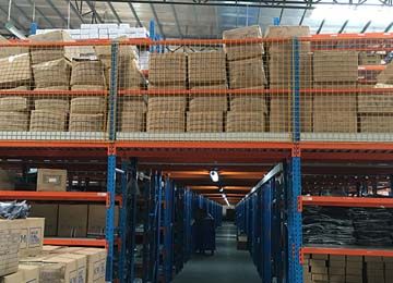 能和其他類型倉(cāng)庫(kù)貨架組合設(shè)計(jì)的深圳閣樓倉(cāng)儲(chǔ)貨架【易達(dá)貨架】