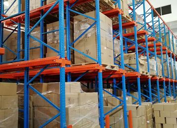 貫通式貨架穿梭式貨架造價(jià)相差多少？【易達(dá)智能貨架】