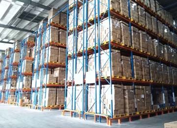 工廠倉(cāng)庫(kù)有關(guān)的貨架有哪些？沙井貨架定制廠家解析【易達(dá)貨架】