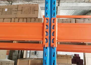 P型孔的貨架工廠貨架有什么優(yōu)點(diǎn)？【易達(dá)貨架】