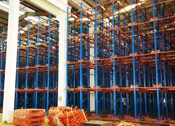 制藥企業(yè)適合用四向車立庫存儲嗎？【易達貨架】