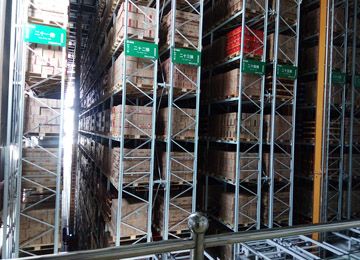 擱板式多巷道立體貨架，打造現(xiàn)代化智能倉儲【易達(dá)貨架】