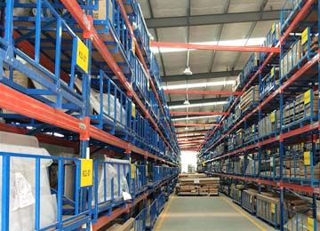 訂做倉儲重型貨架需要注意的事項【易達(dá)貨架】