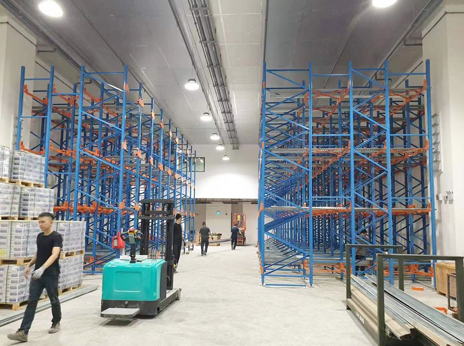 新加坡食品公司半自動(dòng)穿梭車(chē)倉(cāng)庫(kù)貨架【易達(dá)貨架】