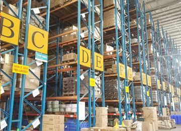 廣西倉庫貨架窄巷道貨架優(yōu)勢【易達貨架】