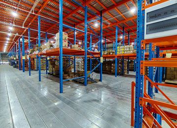 深圳工廠倉(cāng)庫(kù)貨架，倉(cāng)儲(chǔ)管理井然有序【易達(dá)貨架】