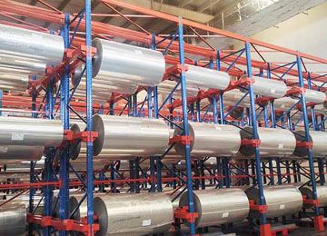 放卷料貨架是叉車存取嗎？【易達(dá)貨架】