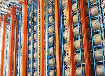 廣東倉(cāng)庫(kù)貨架卷料貨架用什么設(shè)備存??？【易達(dá)貨架】