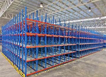 駛?cè)胧截浖芎椭亓κ截浖苣姆N更適合冷庫(kù)？冷庫(kù)貨架定制廠解析【易達(dá)貨架】