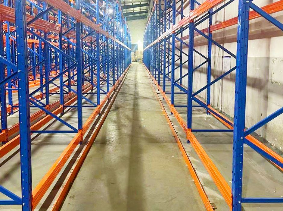 中集安瑞醇重型窄巷道貨架【易達(dá)貨架】 中集安瑞醇重型窄巷道貨架【易達(dá)貨架】