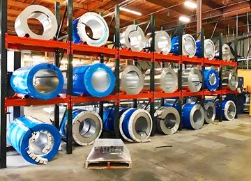 卷料鋼板存放貨架承重如何保證？【易達(dá)貨架】