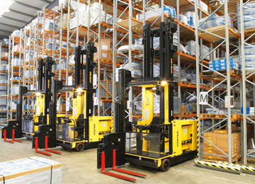 叉車存取貨的倉儲(chǔ)高位貨架最高可以設(shè)計(jì)多高？【易達(dá)貨架】