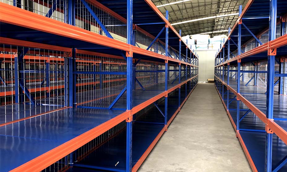 高密度存儲，實現(xiàn)“貨找人”式揀貨