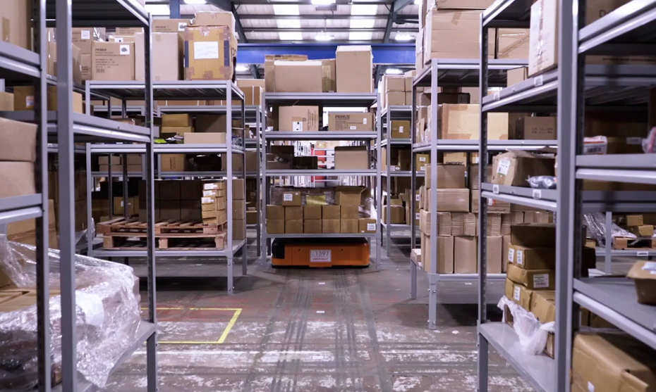 高密度存儲，實現“貨找人”式揀貨