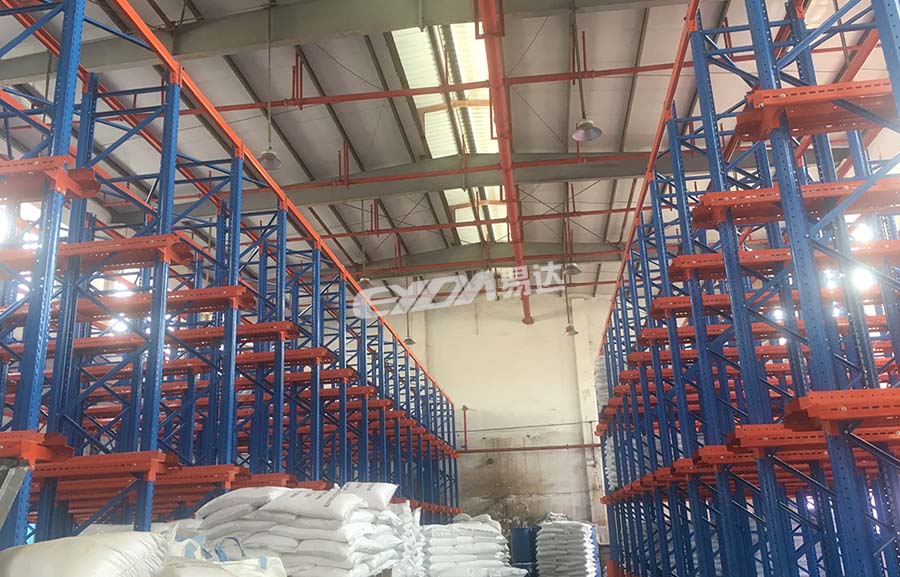 駛?cè)胧絺}儲(chǔ)重型貨架