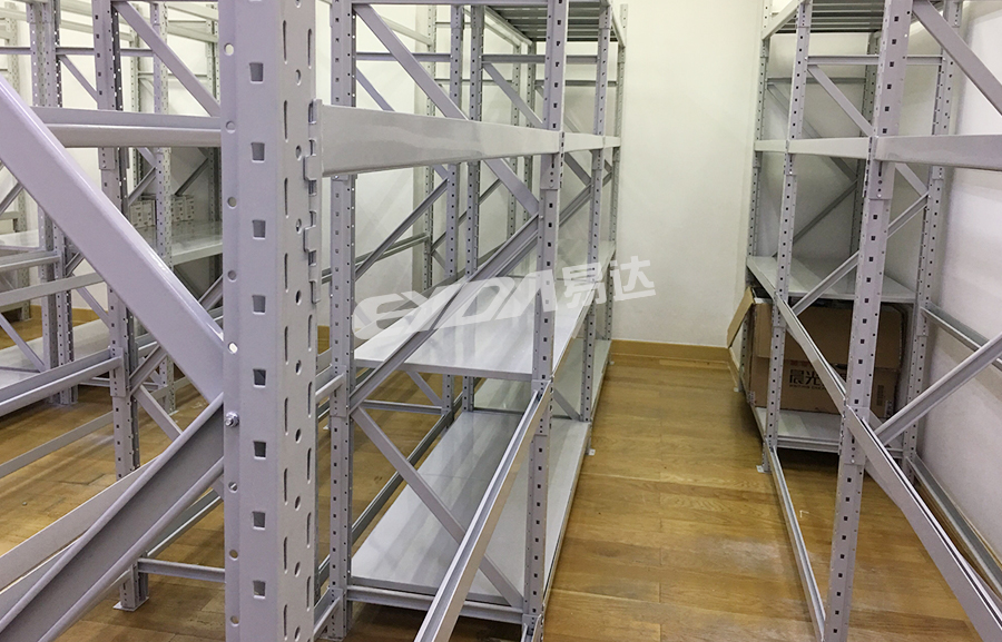 倉(cāng)庫(kù)擱板式貨架